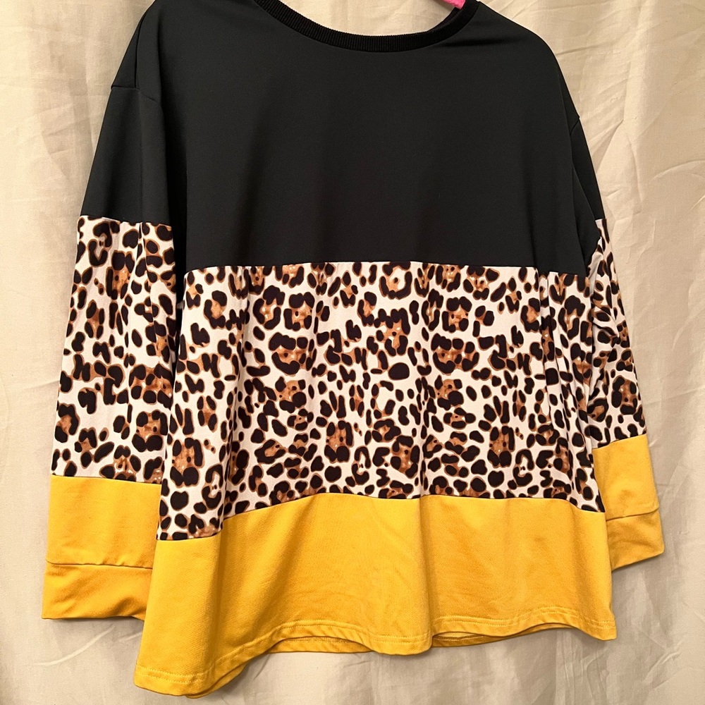 SHEIN Curve Mustard Top